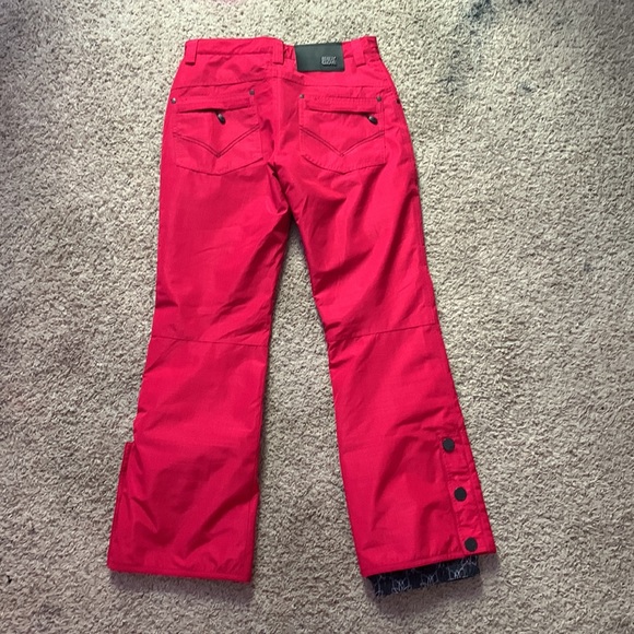 Brand new body glove snow pants, never worn too tight on my butt😂 very cheap - Picture 2 of 3